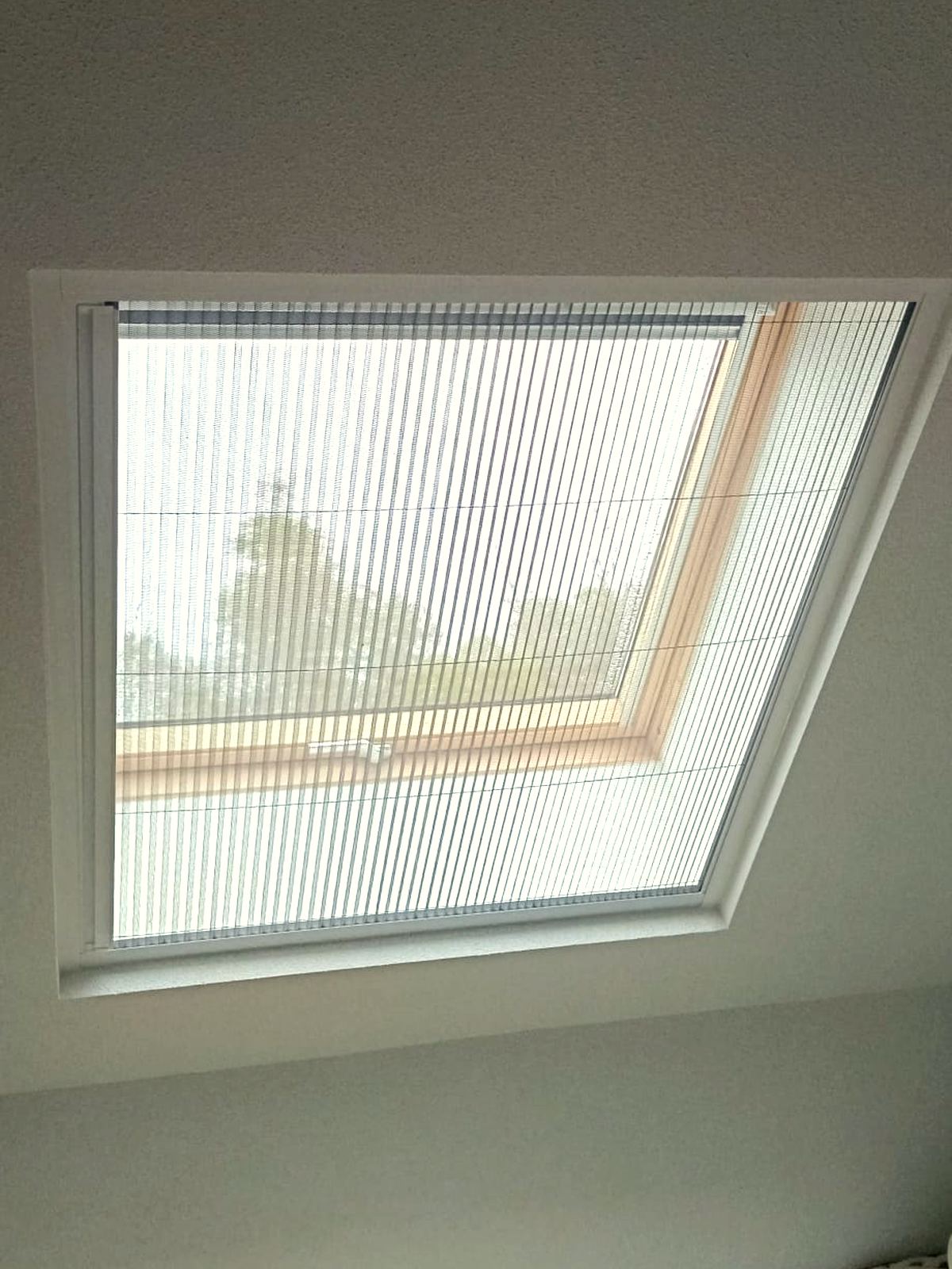 Moustiquaire pour fenêtre de toit (Velux)